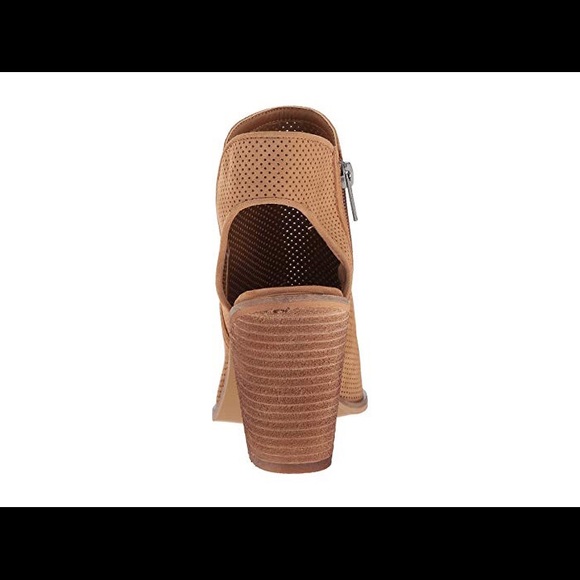 STEVE MADDEN MAXINE PERFORATED CHUNKY HEEL BOOTIE - Picture 4 of 5